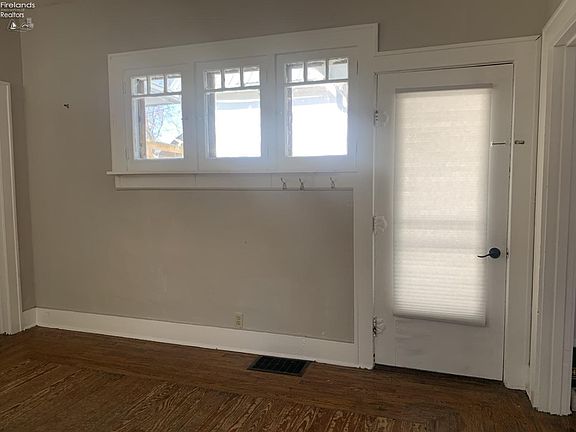 3rd image of 410 S Myrtle Ave