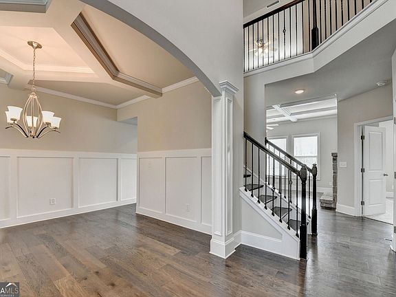 4th image of 3972 Golden Gate Way