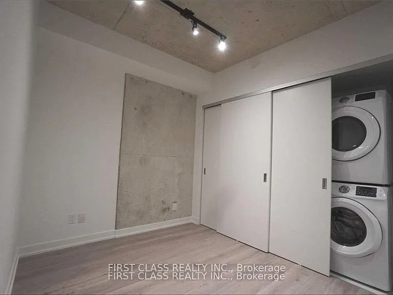 55 Ontario St #413 — Photo 8