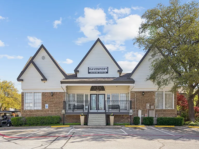 Davenport Apartments — Photo 8