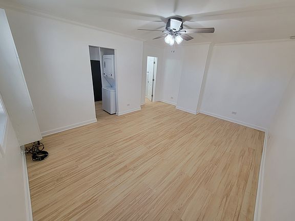 2nd image of 6222 W Addison St #2