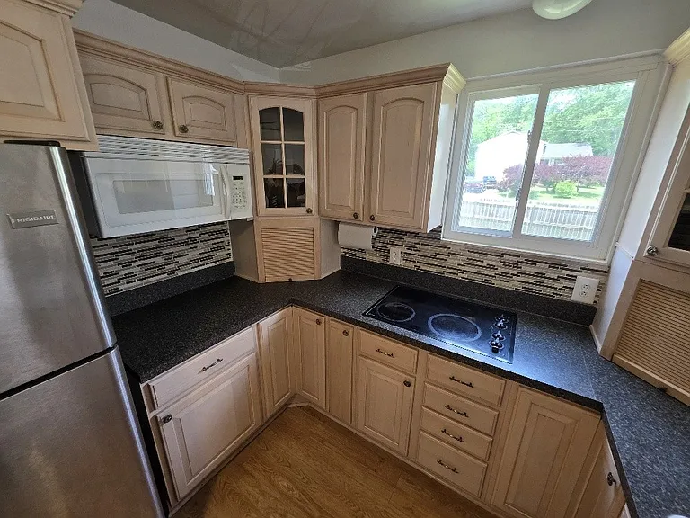 135 Grenadier Dr — Photo 7