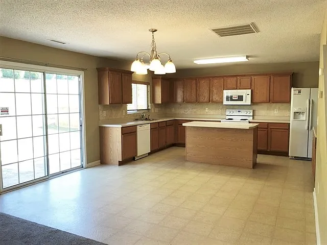 338 Averasboro Dr — Photo 2