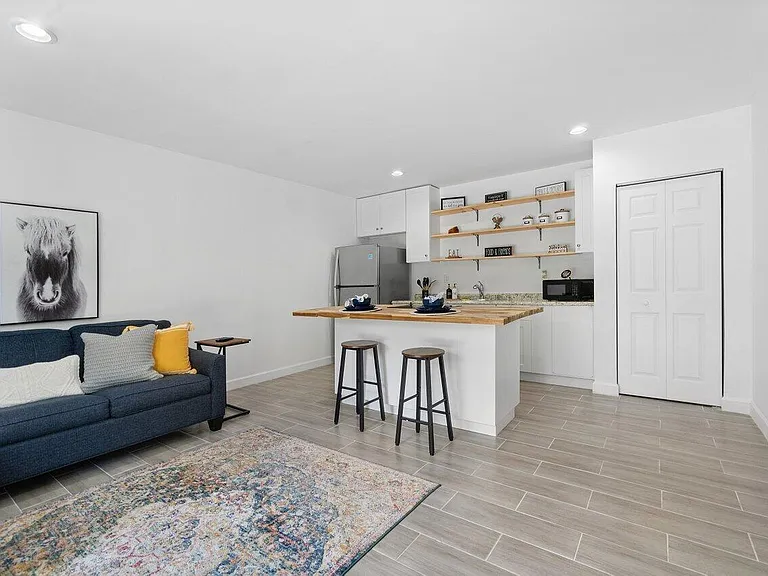 1190 Sachem Head Ter — Photo 11