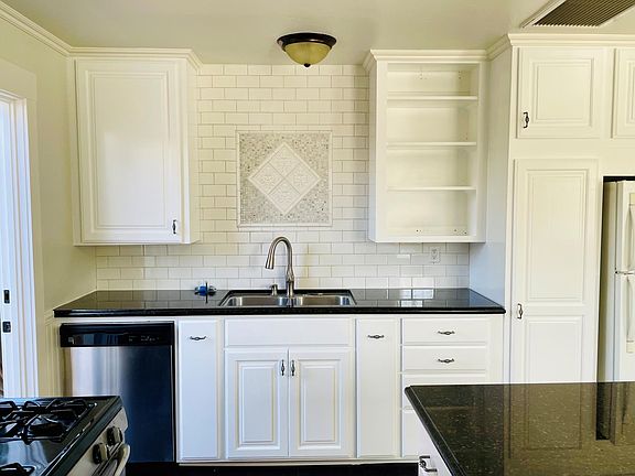 2nd image of 285 1/2 Palmer St