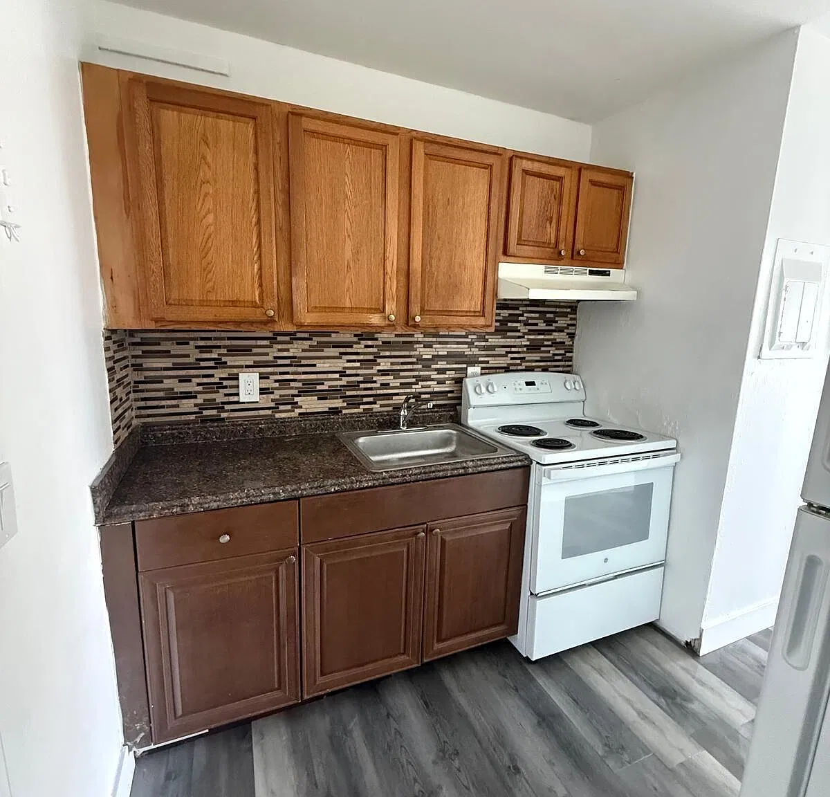 2 bed, 1.0 bath, 682 sqft, $1,700 — Photo 4