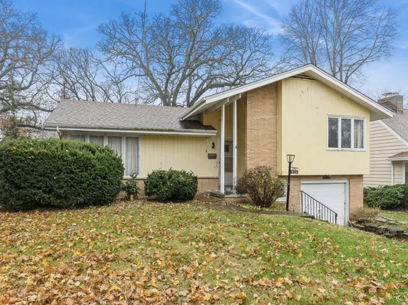 4126 Leonard Pl, Des Moines, IA 50310