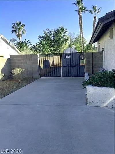 6829 Laredo St — Photo 16