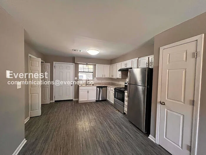 1800 Labette Manor Dr #5 — Photo 2