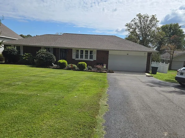 8329 Cherokee Trl, Crossville, TN 38572