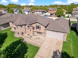 1320 Glenn Dr, Crown Point, IN 46307