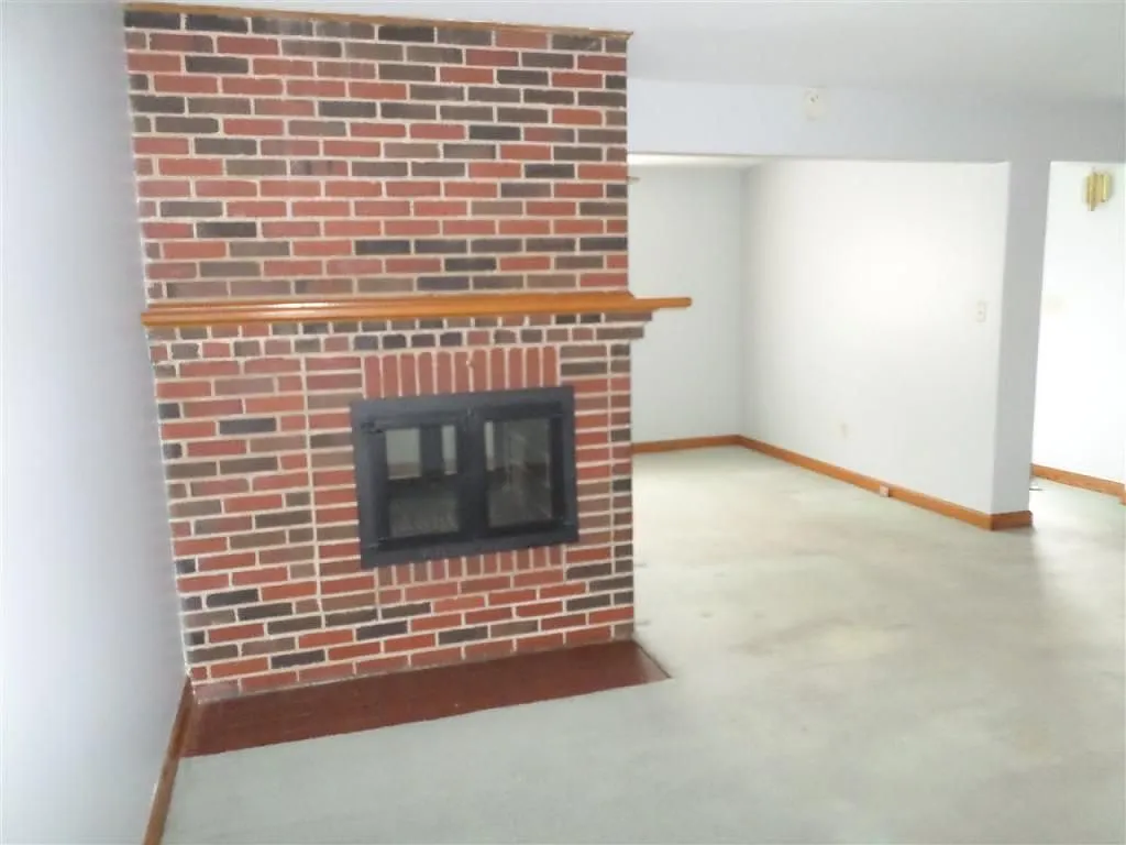 Building Photo - 537 S High St