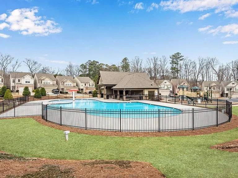 4920 Breezewood Cir — Photo 32