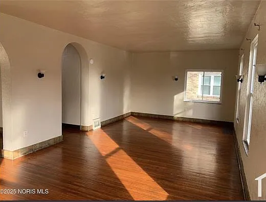 3 bed, 1600 sqft, $1,300 — Photo 3