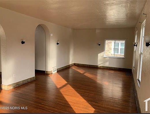 3rd image of 1425 Potomac Dr #2