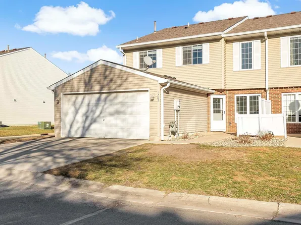 1207 Heather Ln, Waconia, MN 55387