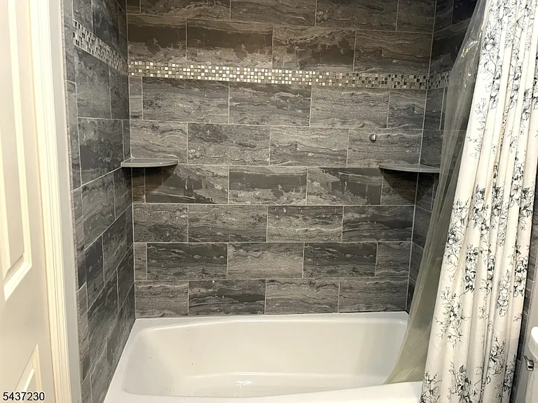 50 Carriage Ln — Photo 13