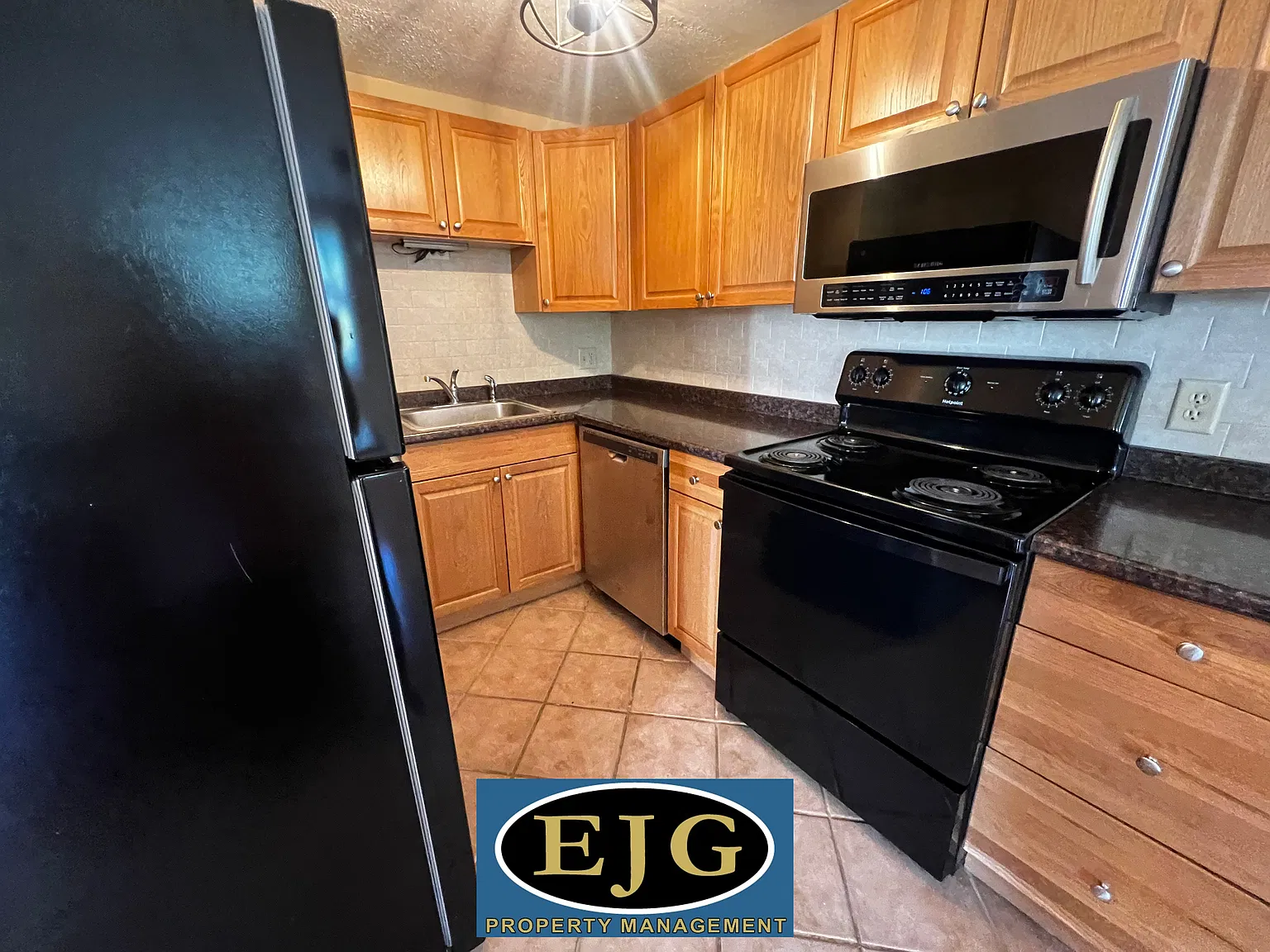 2 bed, 1.5 bath, 1684 sqft, $2,150 — Photo 3