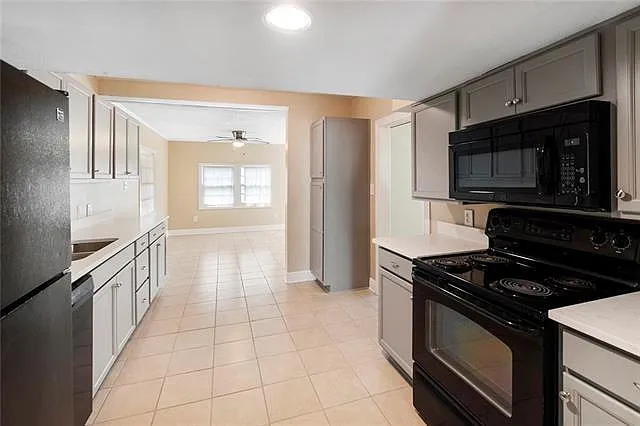 8510 S Claiborne Ave #A — Photo 2