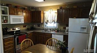 5th image of 622 Stafford St