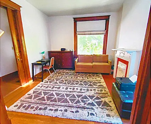 Perfect space as a front parlor/ office or bedroom