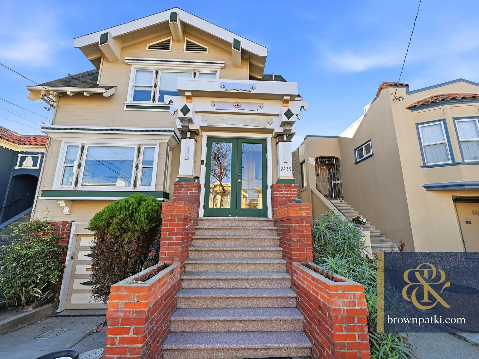 Furnished, Luxury Sunset 3bd, Huge Deck, Views & Pkg! | Brown & Patki Inc. — Photo 2