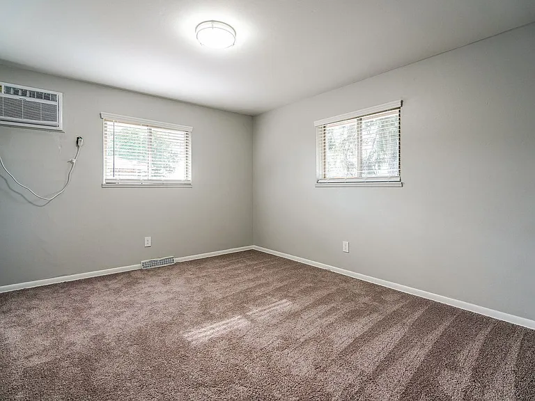 656 Riverview Dr #B — Photo 11