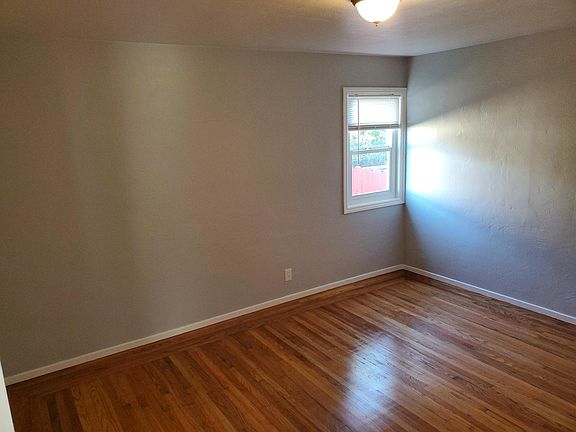 4th image of 15396 Edgemoor St