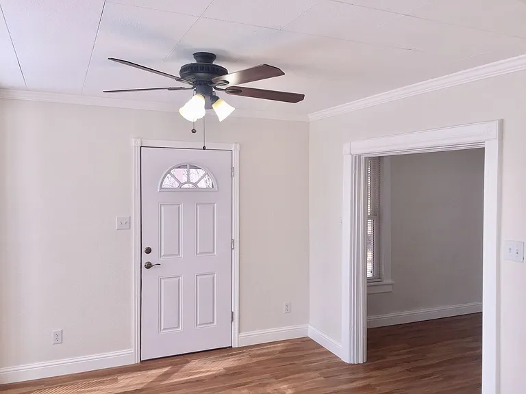 526 W Dale St — Photo 11