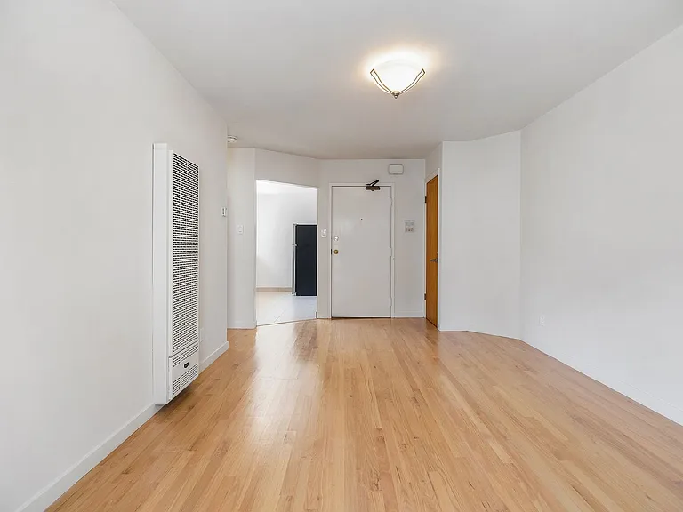 679 Green Street — Photo 6