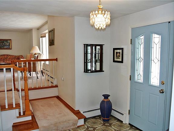3rd image of 172 Saint James Dr