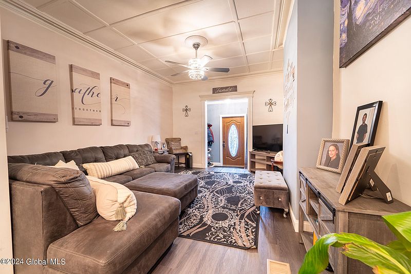5th image of 263 Pawling Avenue
