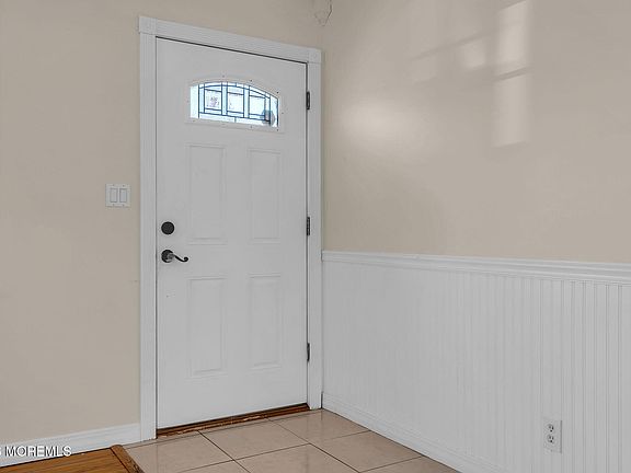 5th image of 916 Beachwood Boulevard