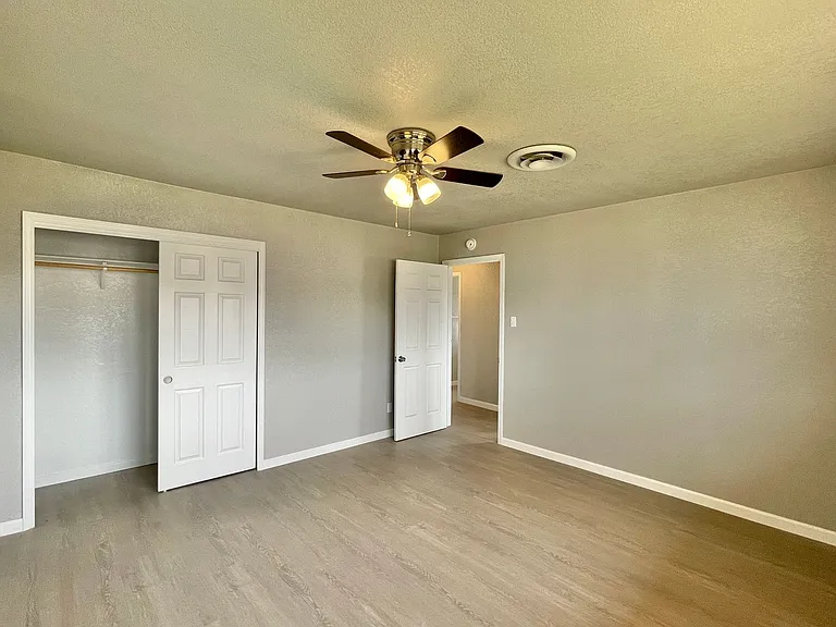 302 Washington St — Photo 30