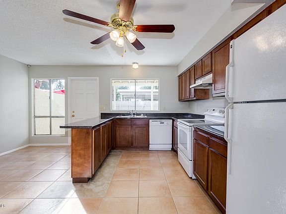 2nd image of 2203 W Fremont Dr