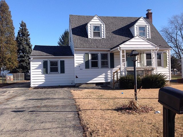 1st image of 2212 Parkrose St