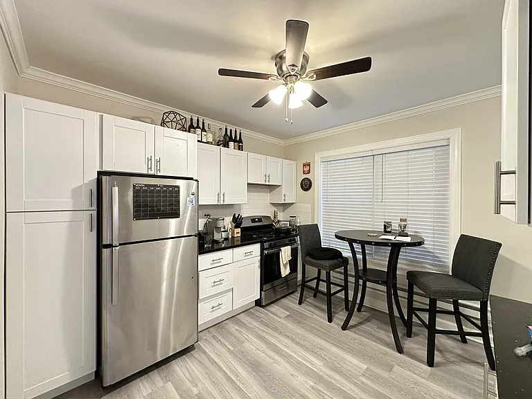 839 W Cornelia Ave #S2 — Photo 2