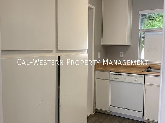 3rd image of 802 Villa Ave