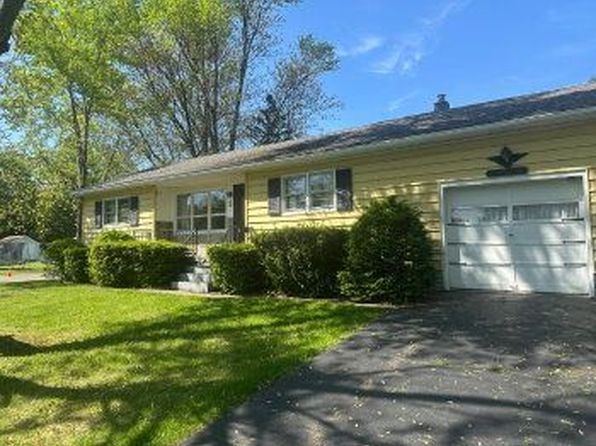 5 Blue Creek Ln