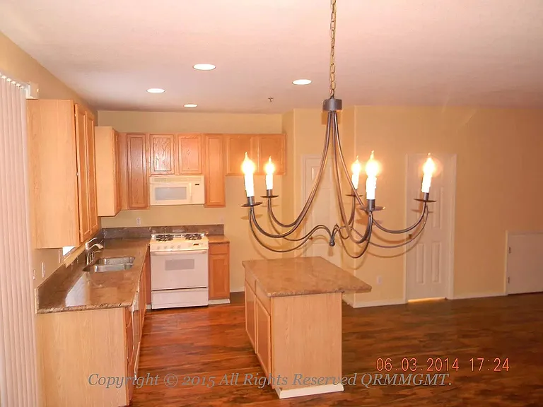 3416 NW 31st Cir — Photo 2