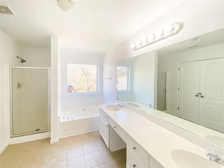 1068 S Gordon Rd — Photo 8