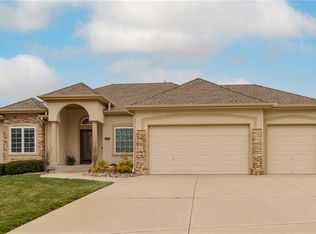 1280 SW Summit Crossing Dr, Lees Summit, MO 64081