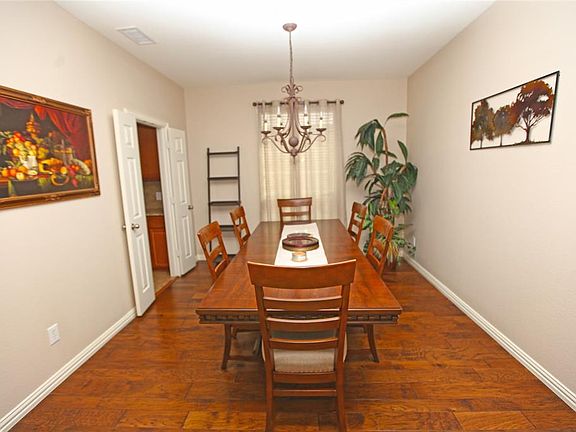 4th image of 2703 Independence Dr