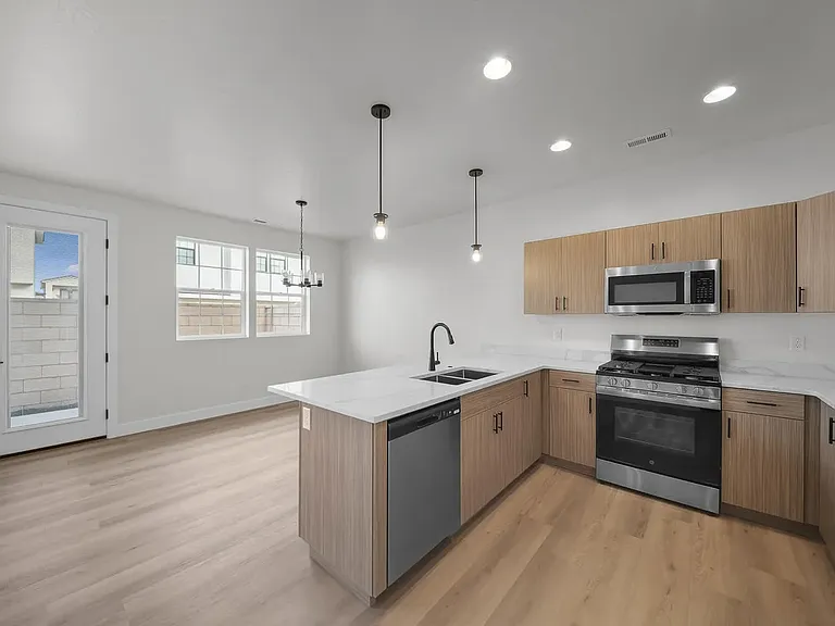 2305 E Kiabito Ln — Photo 11