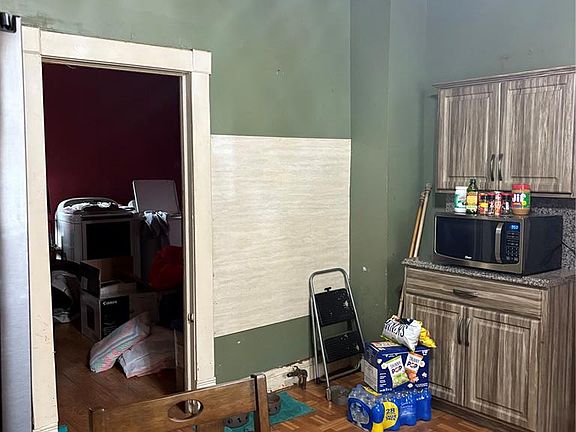 5th image of 2254 Lee Ave
