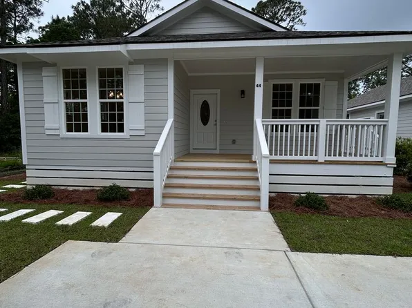 44 S 1st St, Pt Washington, FL 32459