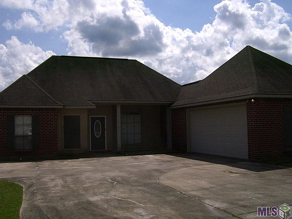 Home with extra wide drive in a quiet neighborhood