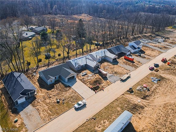 4th image of 135 Brushwood Dr