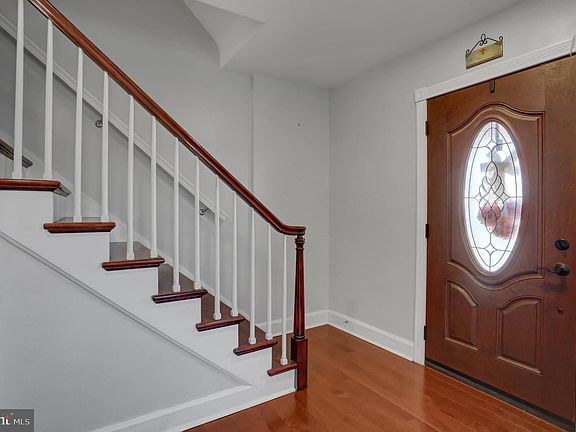 5th image of 219 N Grant St
