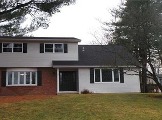 601 Barnyard Vw, Easton, PA 18040